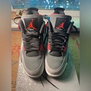 Jordan 4 SIZE 9.5